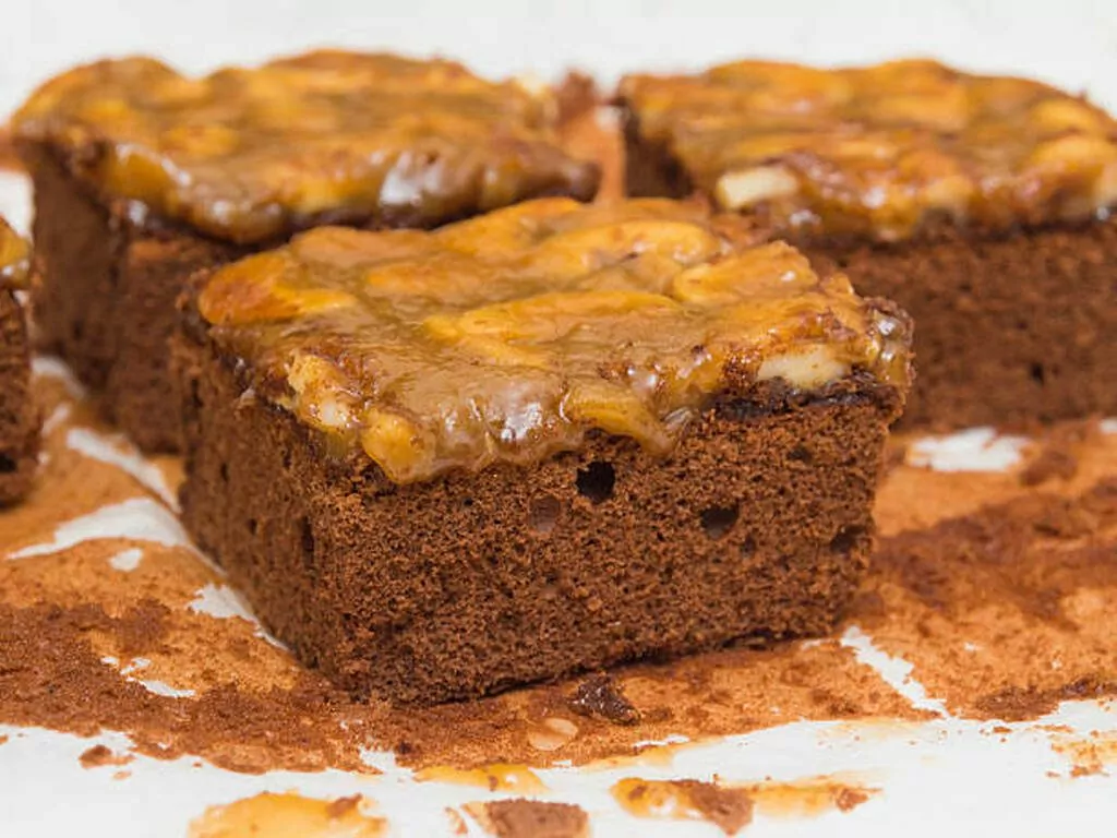 Walnut toffee cake